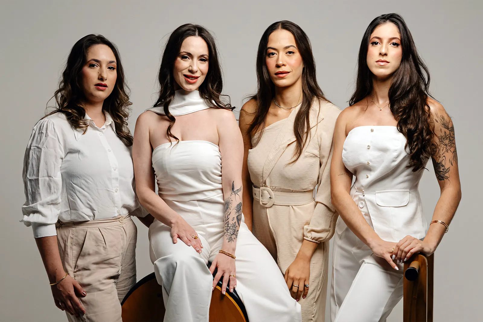 Equipe Mabelle Pilates Clássico em fundo neutro